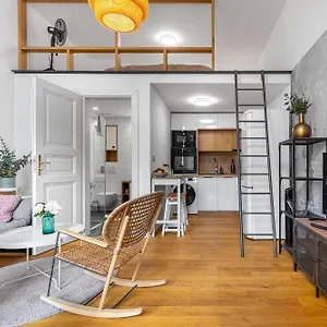 Elegant Located In The Centre Of Apartamento